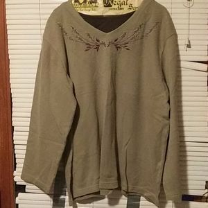 Woman's long sleeve shirt/top